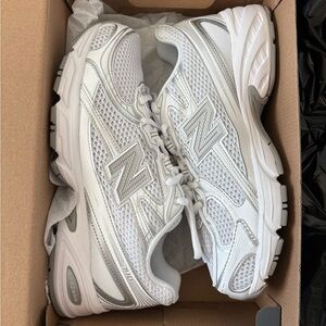 New Balance 740
